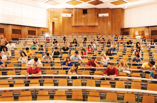 Comment financer ses études ? Bourses, aides, prêts, etc.